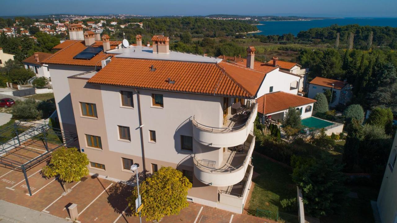 Apartments Oliva Premantura Exterior photo