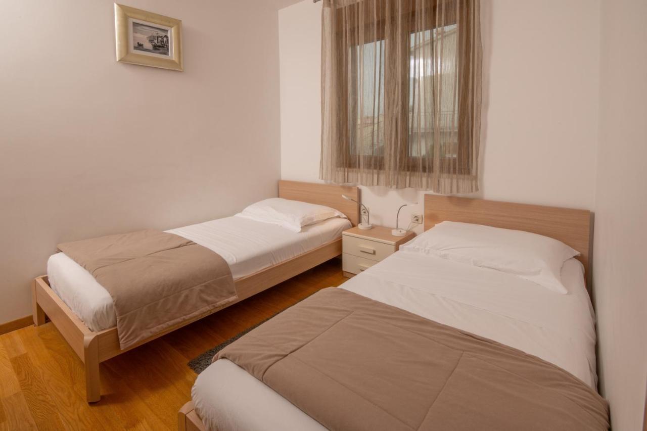 Apartments Oliva Premantura Exterior photo